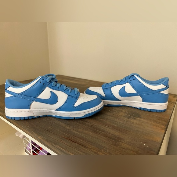 Big kids size 7 Carolina blue Nike dunks - Picture 4 of 6